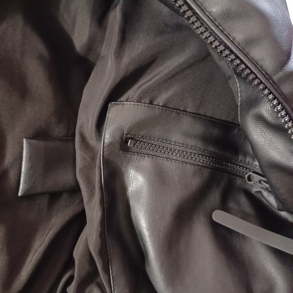 (48 HR SALE!!!) ZARA LEATHER & POLYESTER BOMBER COAT - Picture 3 of 6